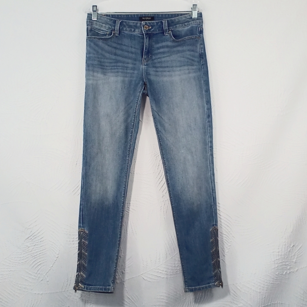 White House Black Market Embroidered jeans//Sz.6